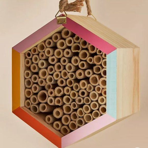 ANTHROPOLOGIE • Heartfelt Rainbow Pastel Outdoor Bee House - Picture 4 of 4